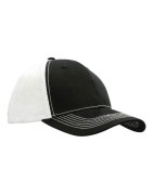 Czapka z daszkiem w kolorze czarnym z białymi elementami