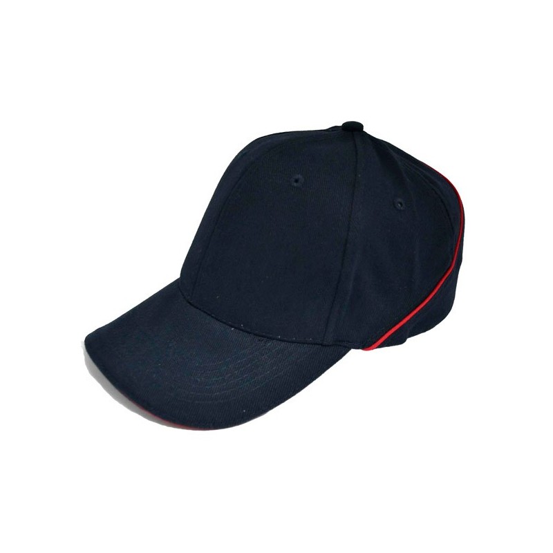 Czapka w kolorze granatowym z czerwonymi dodatkami