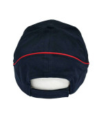 Czapka w kolorze granatowym z czerwonymi dodatkami